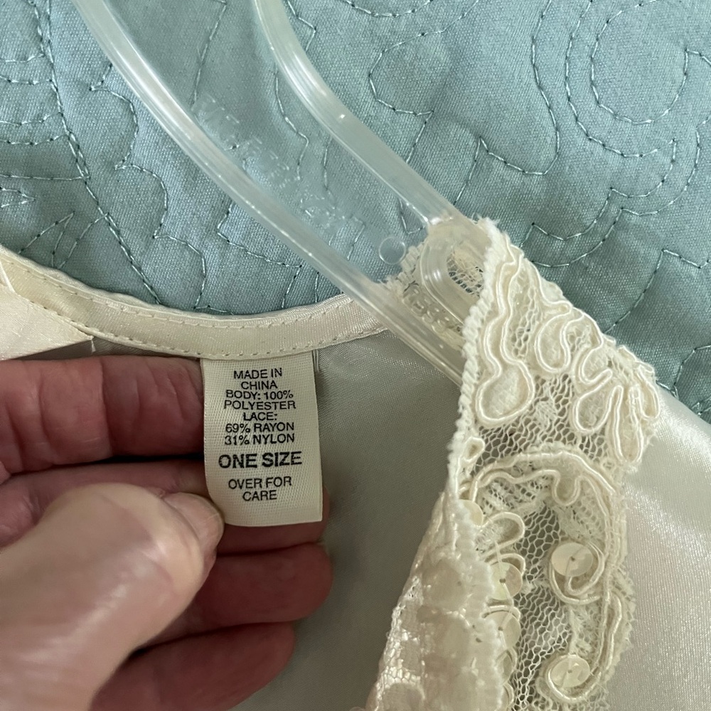 Victoria's Secret Vintage Ivory Satin Robe with Tie Belt - Picture 7 of 8
